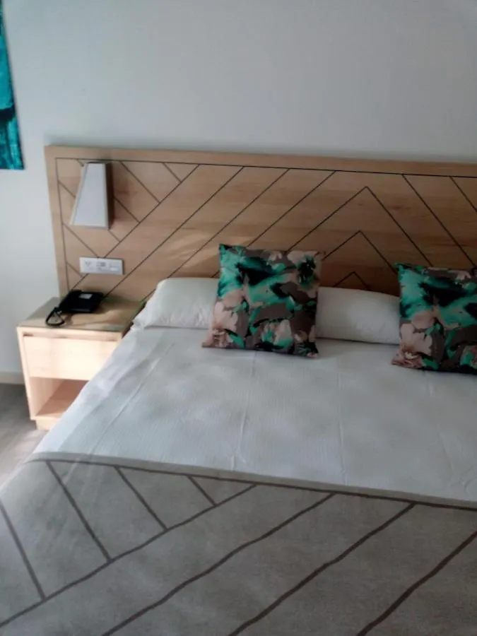 דירות Montego Bay Cornwall Courts House